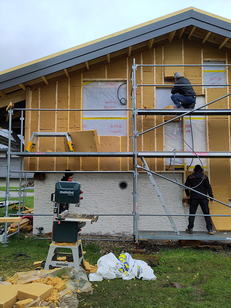 Pose de l'isolation par l'extérieur en fibre de bois par l'entreprise NC Solutions Bois